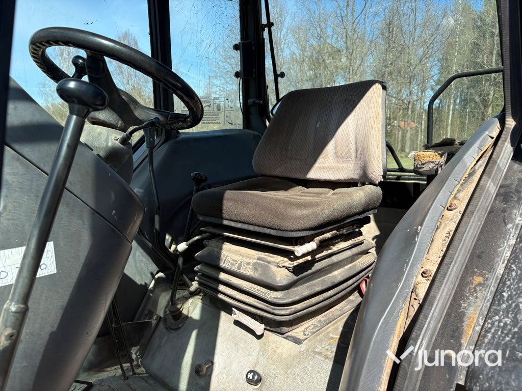 Traktor - Valmet, 800, Med frontlastare
