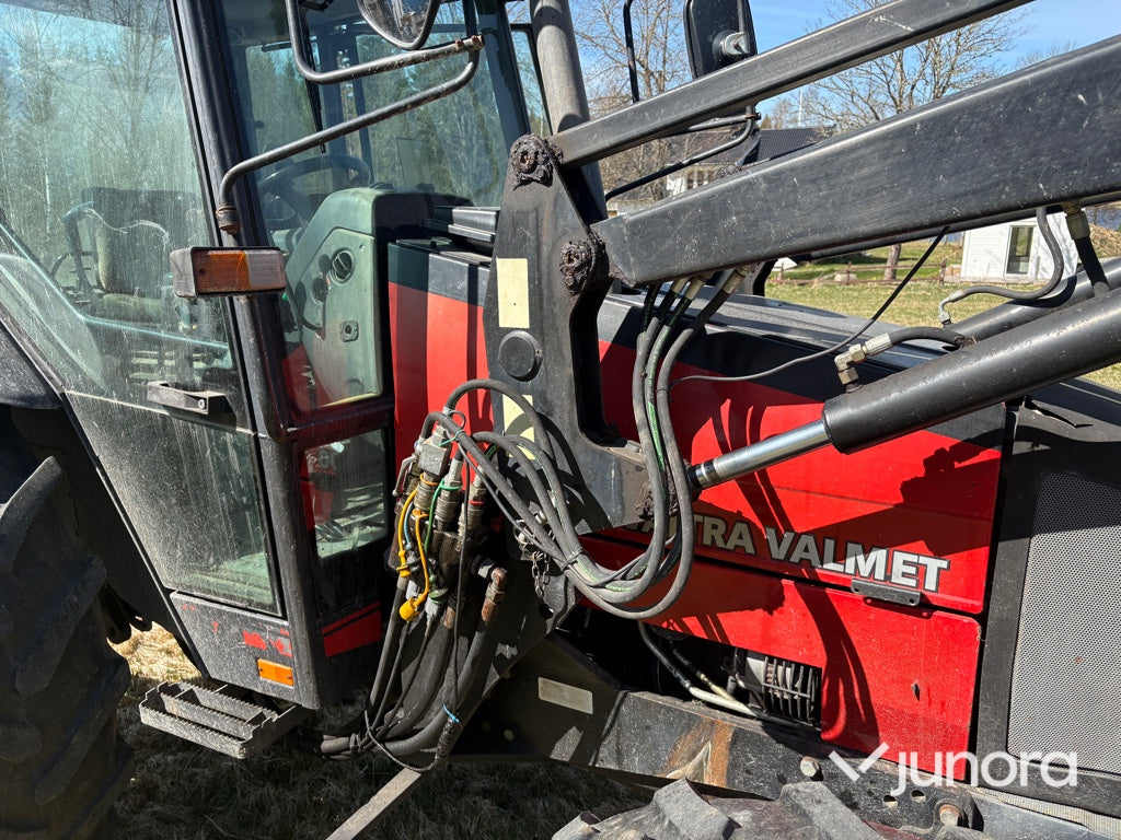 Traktor - Valmet, 800, Med frontlastare