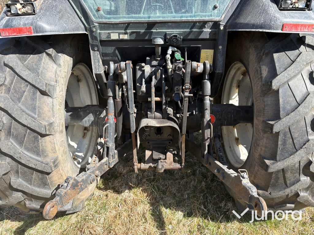 Traktor - Valmet, 800, Med frontlastare