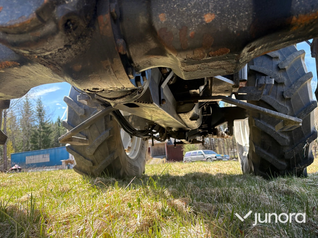 Traktor - Valmet, 800, Med frontlastare
