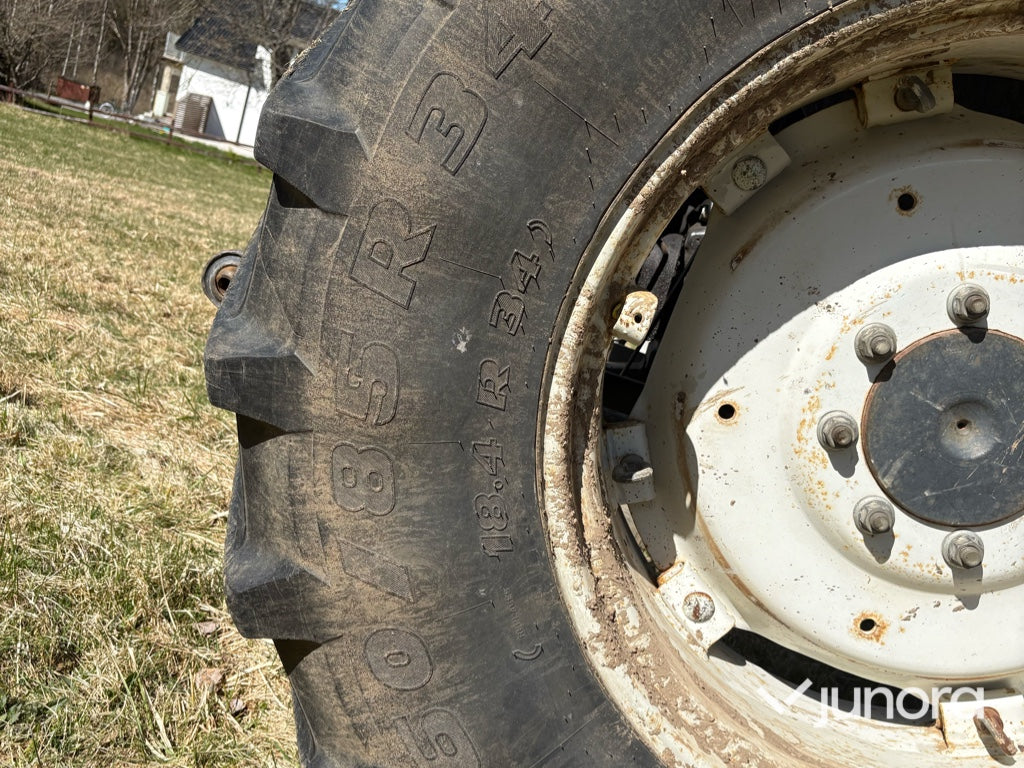 Traktor - Valmet, 800, Med frontlastare