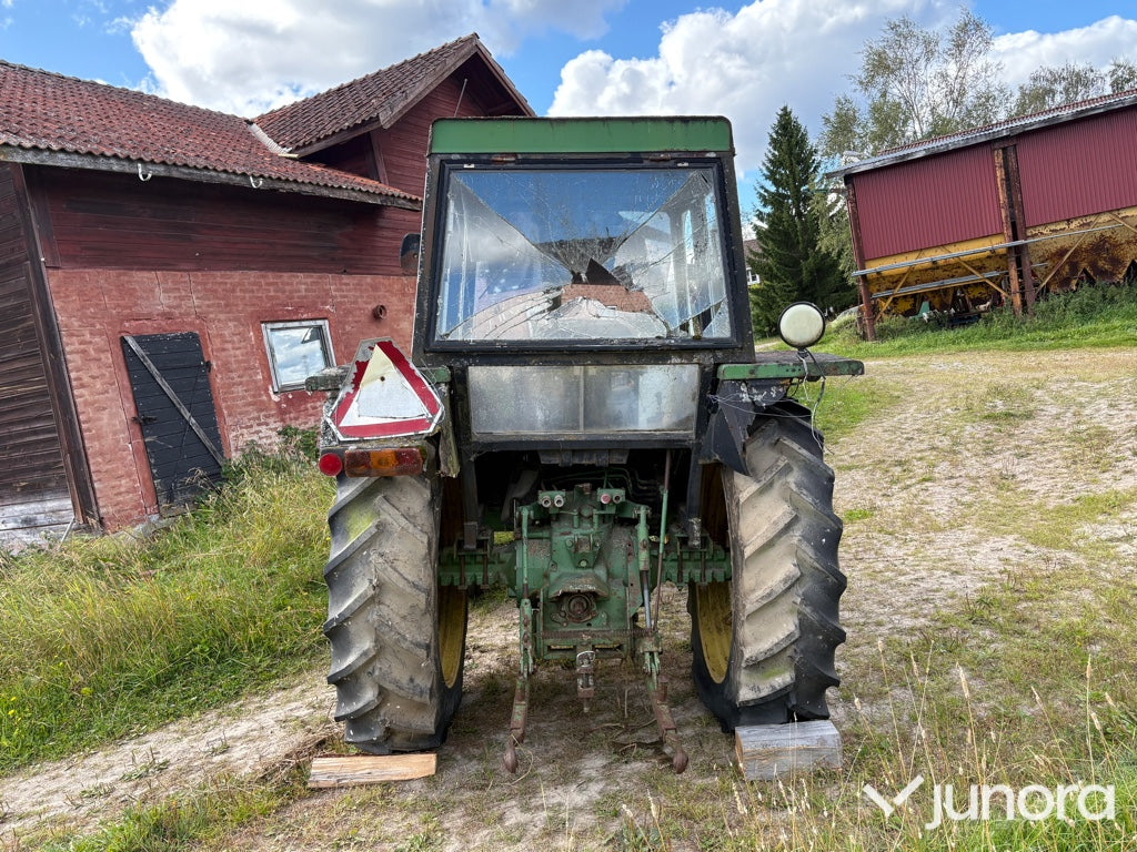Traktor John Deere 2130