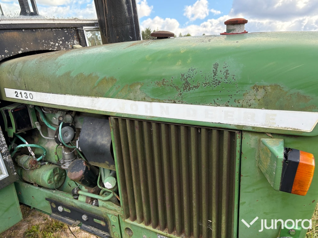 Traktor John Deere 2130