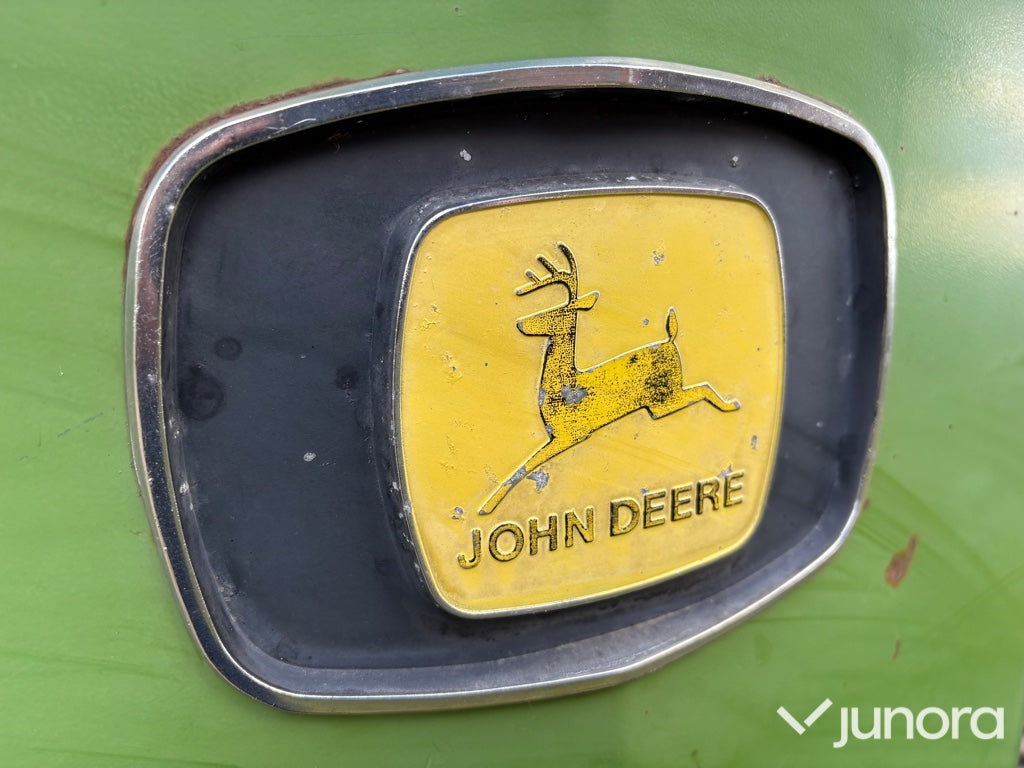 Traktor John Deere 2130