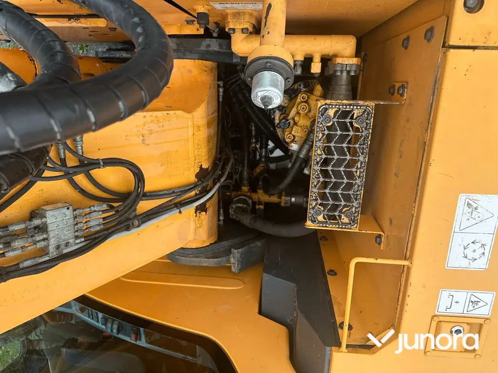 Grävmaskin Hyundai Robex 235 LCR