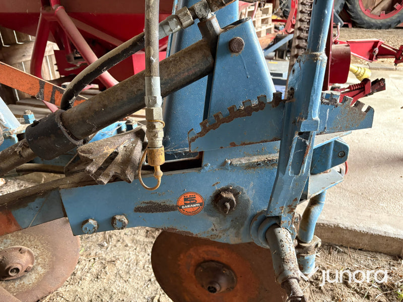 Treskärig plog