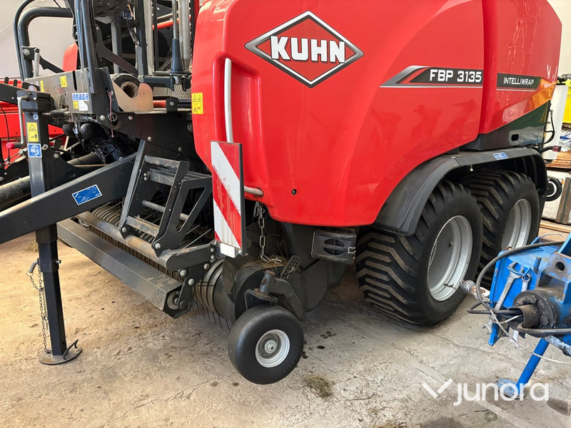 Rundbalspress + Inplastare - Kuhn, FBP 3135 Intelliwrap