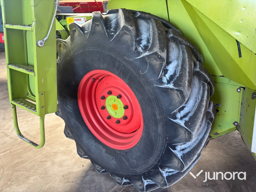 Skördetröska - Claas Dominator 86