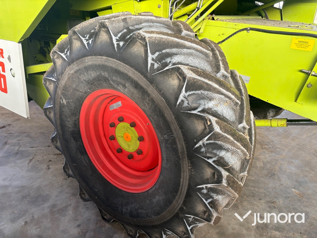 Skördetröska - Claas Dominator 86