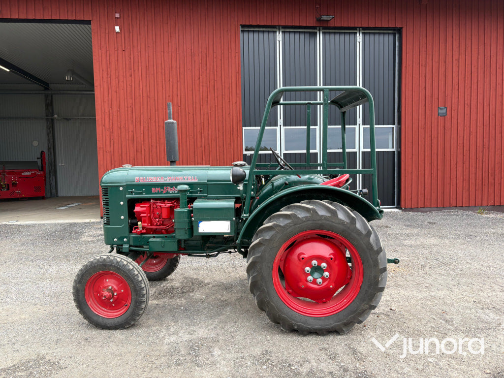 Bolinder-Munktell BM Victor traktor med kärra och tvåskärig plog