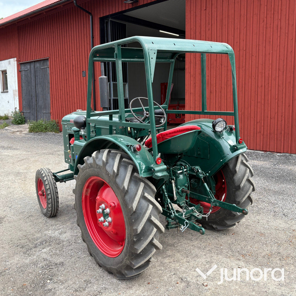 Bolinder-Munktell BM Victor traktor med kärra och tvåskärig plog