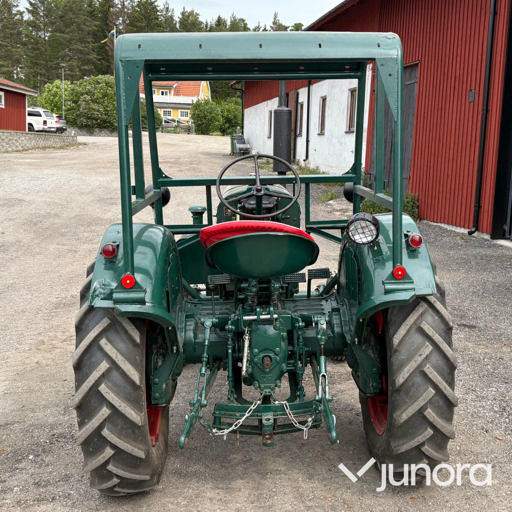 Bolinder-Munktell BM Victor traktor med kärra och tvåskärig plog
