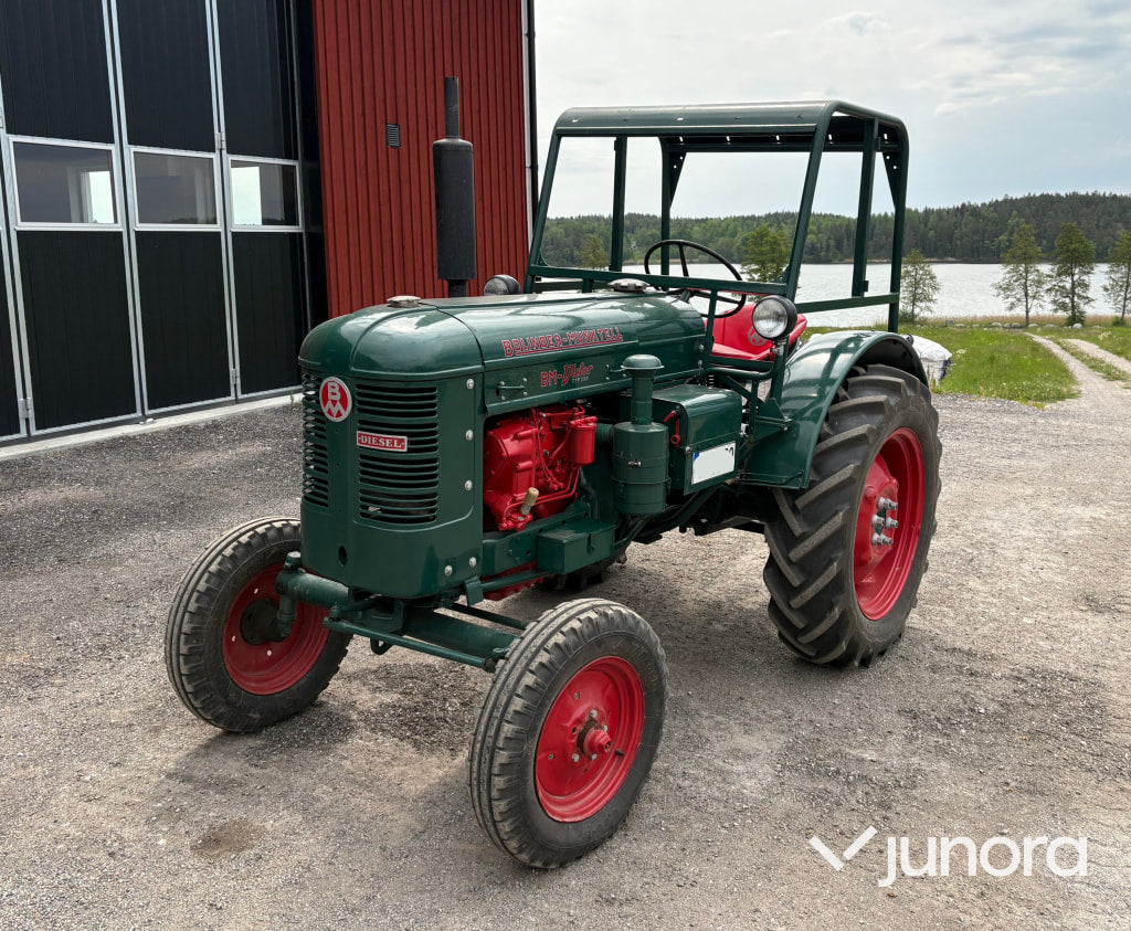 Bolinder-Munktell BM Victor traktor med kärra och tvåskärig plog