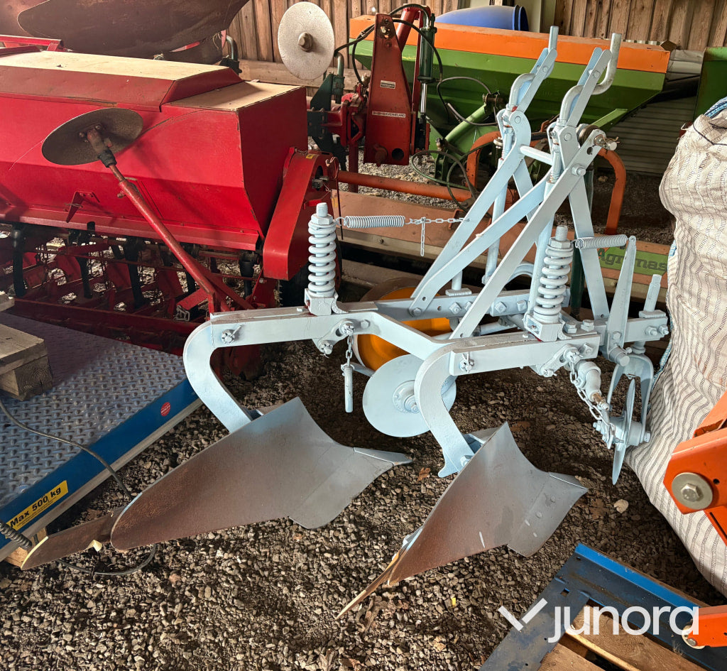 Bolinder-Munktell BM Victor traktor med kärra och tvåskärig plog