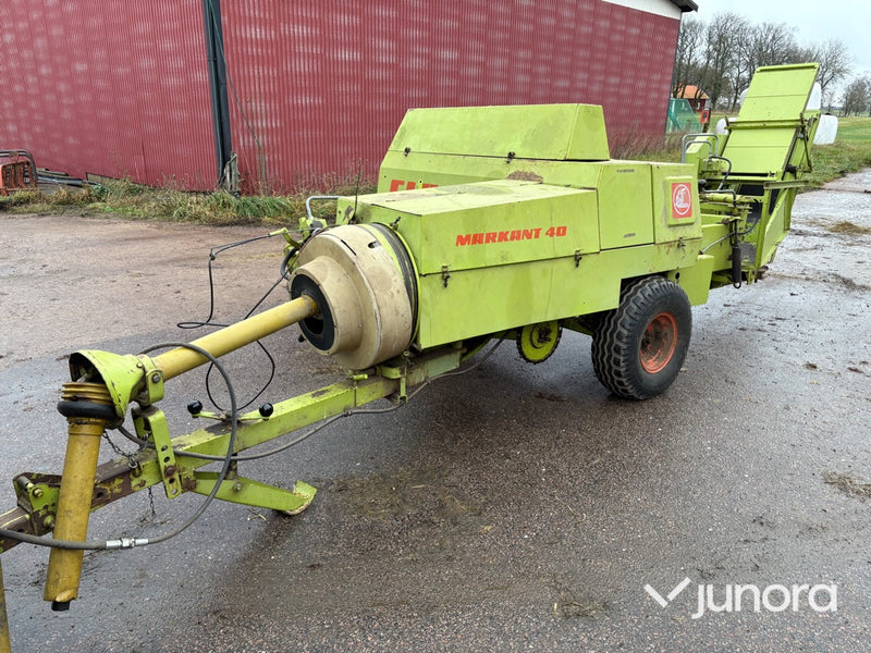 Balpress med kastare - Claas Markant 40