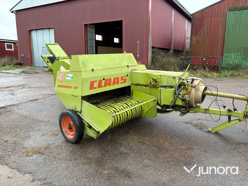 Balpress med kastare - Claas Markant 40