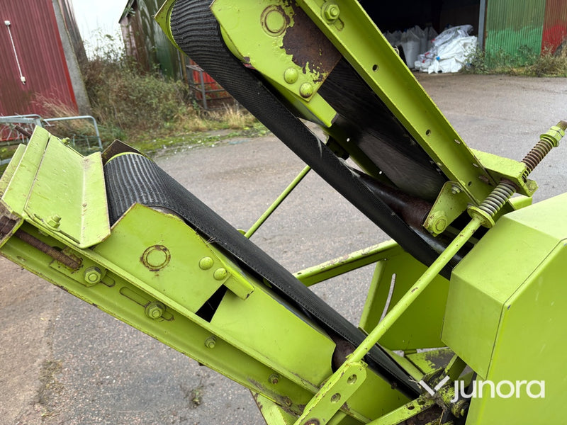 Balpress med kastare - Claas Markant 40