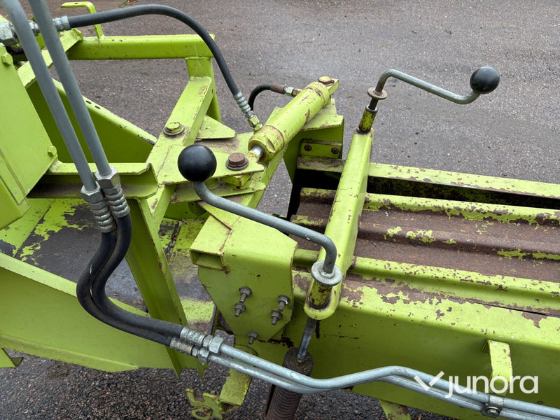 Balpress med kastare - Claas Markant 40