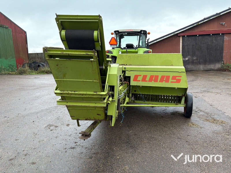Balpress med kastare - Claas Markant 40