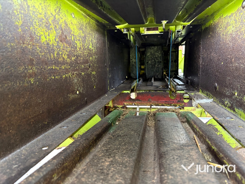 Balpress med kastare - Claas Markant 40