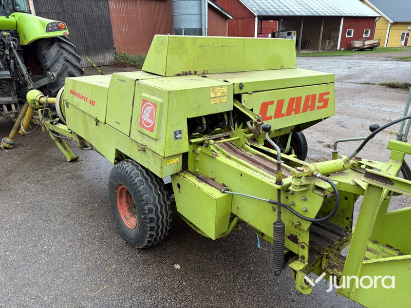 Balpress med kastare - Claas Markant 40