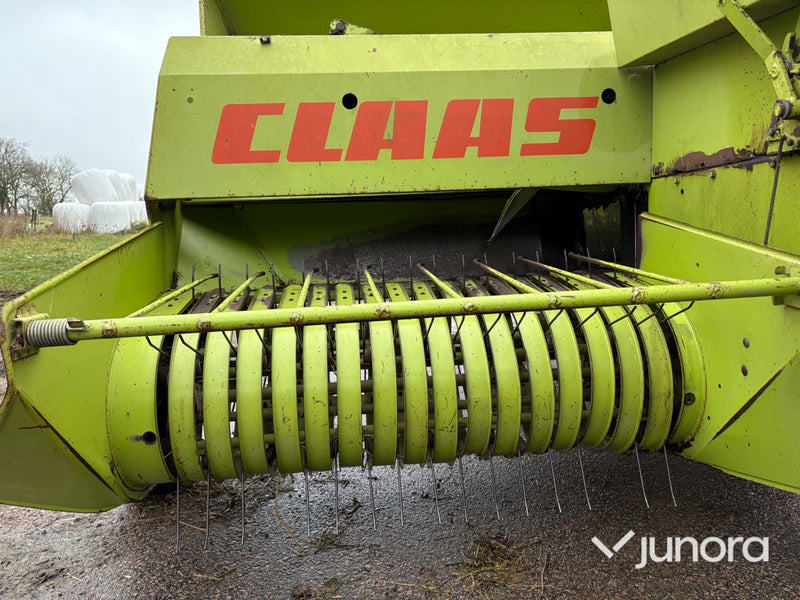 Balpress med kastare - Claas Markant 40
