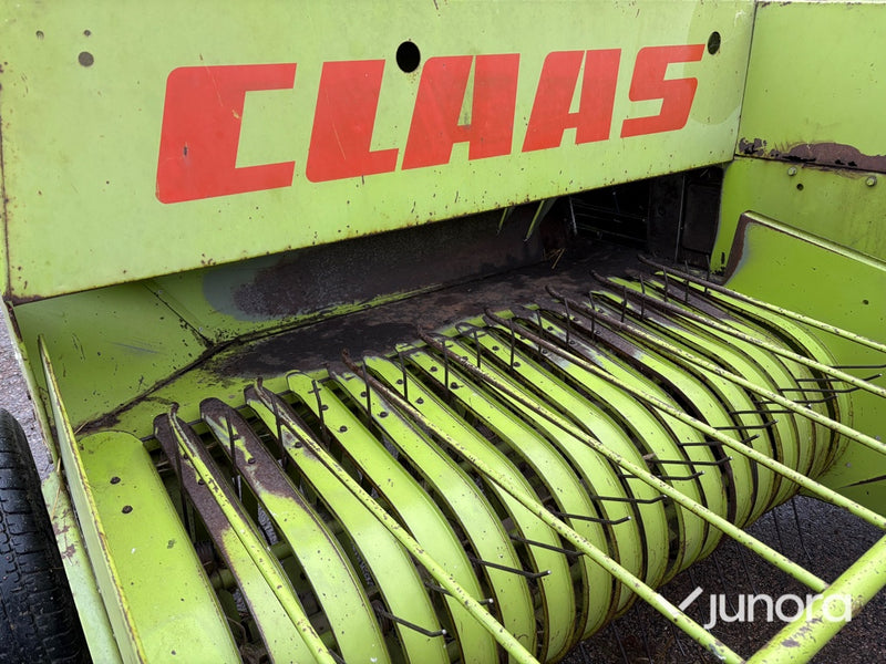 Balpress med kastare - Claas Markant 40