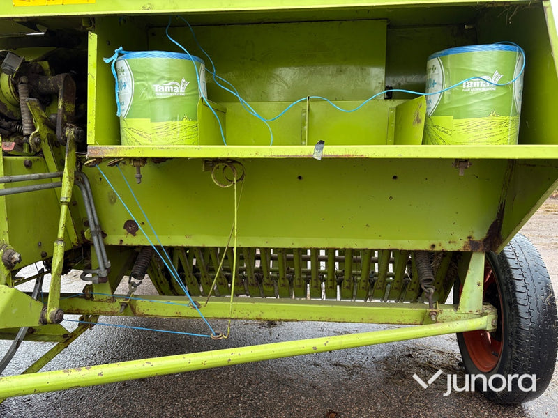 Balpress med kastare - Claas Markant 40