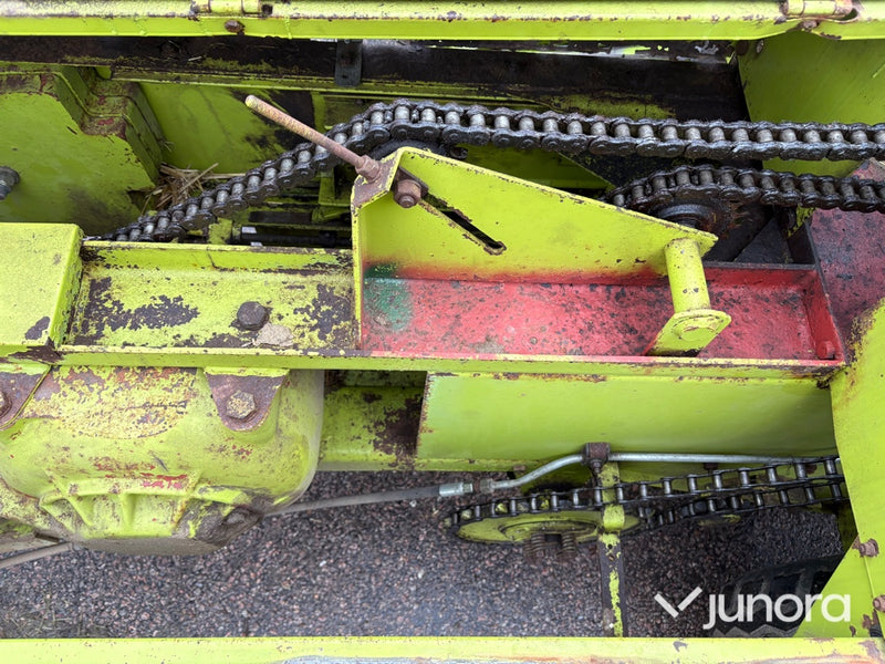 Balpress med kastare - Claas Markant 40