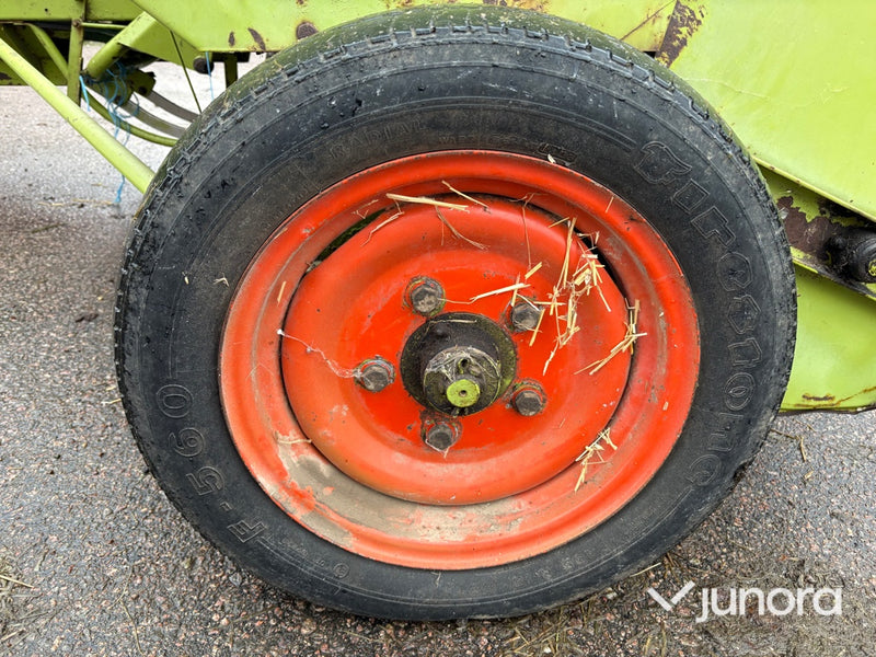 Balpress med kastare - Claas Markant 40