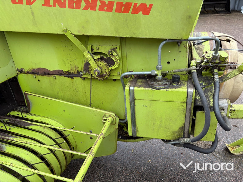 Balpress med kastare - Claas Markant 40