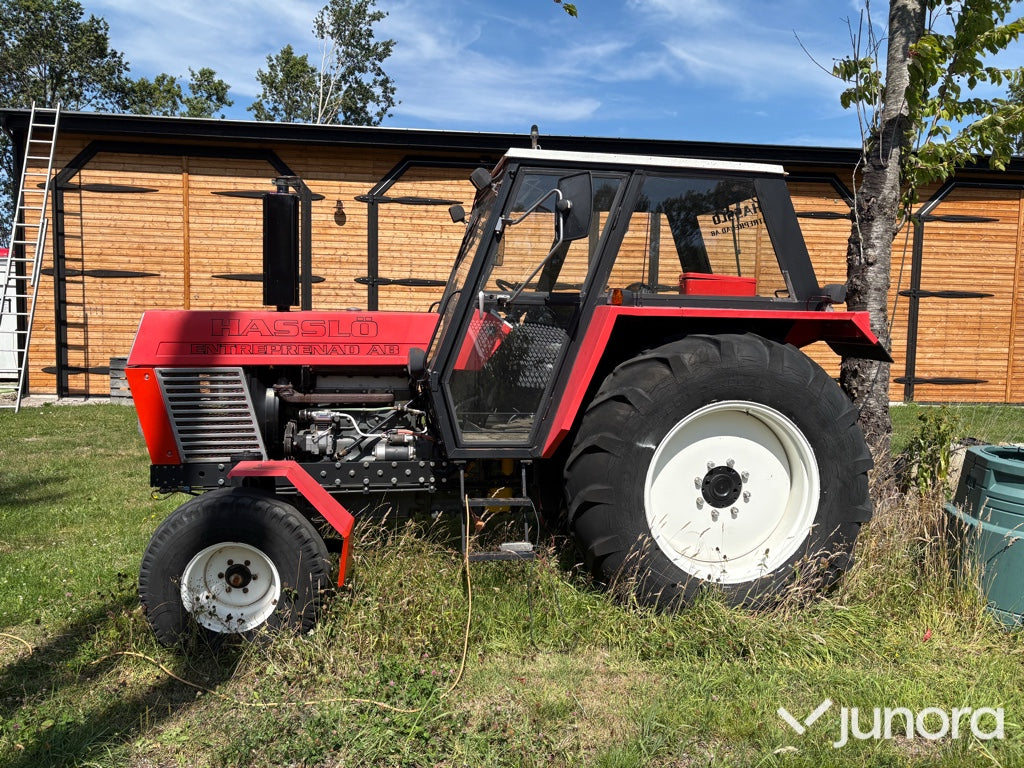 Traktor URUS C-385