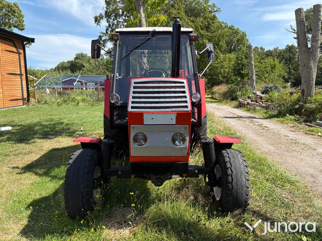 Traktor URUS C-385