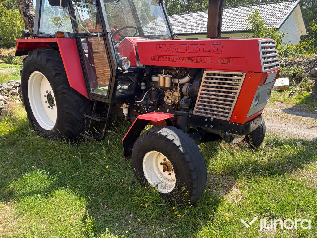 Traktor URUS C-385
