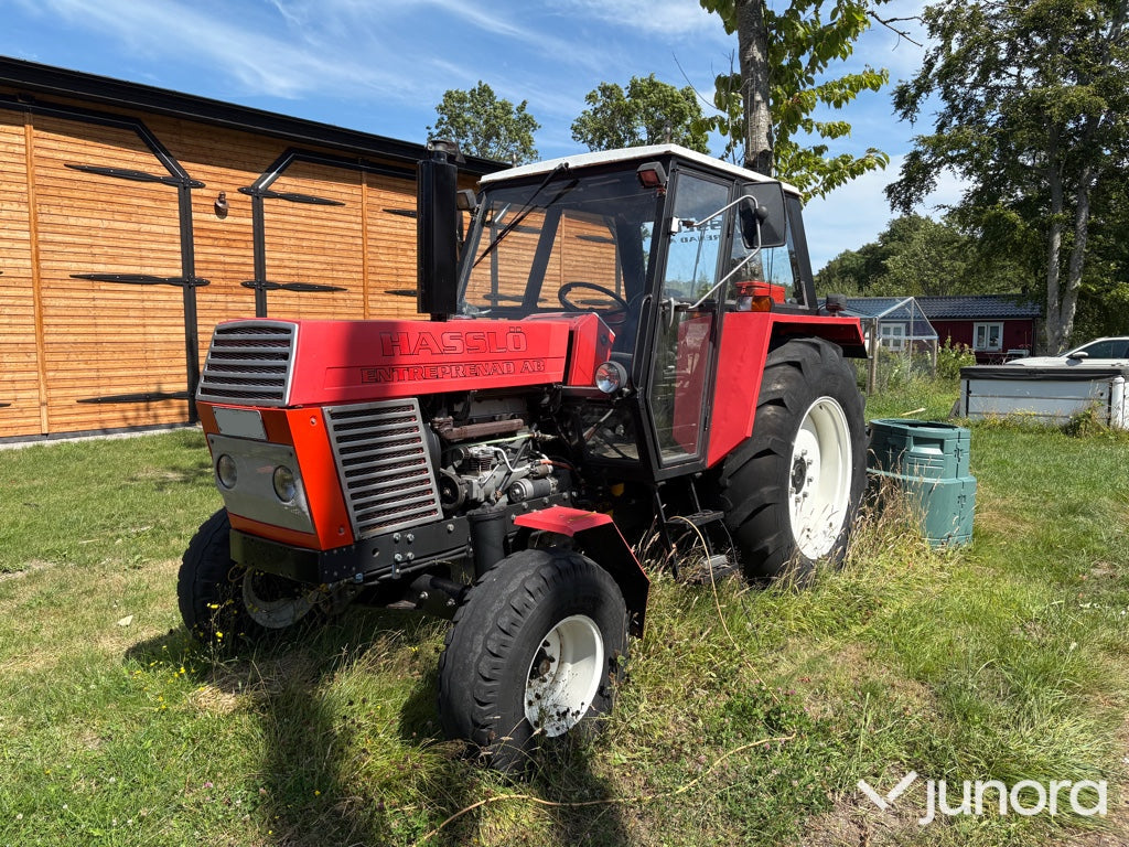 Traktor URUS C-385