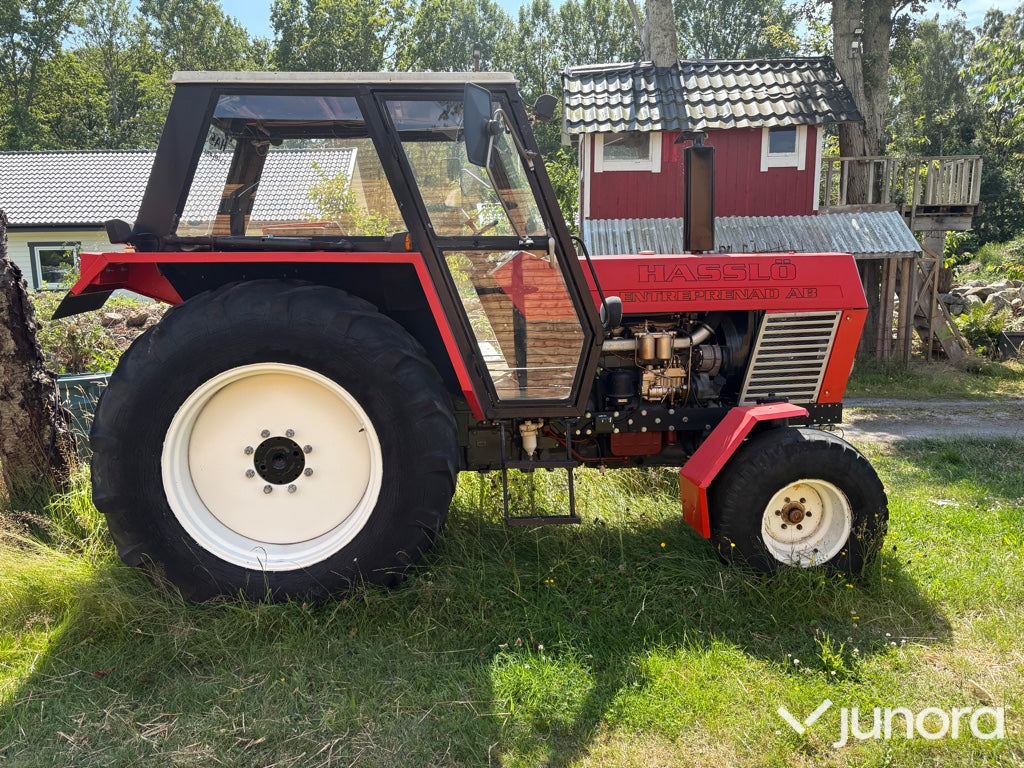 Traktor URUS C-385