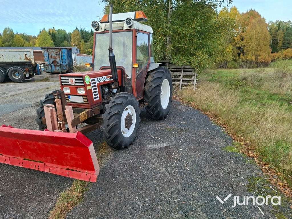 Avvakta ägarbyte gjorts nyligen, kolla innan publicering att det stämmer | Traktor - Fiat 45-66 DT 4WD med snöblad