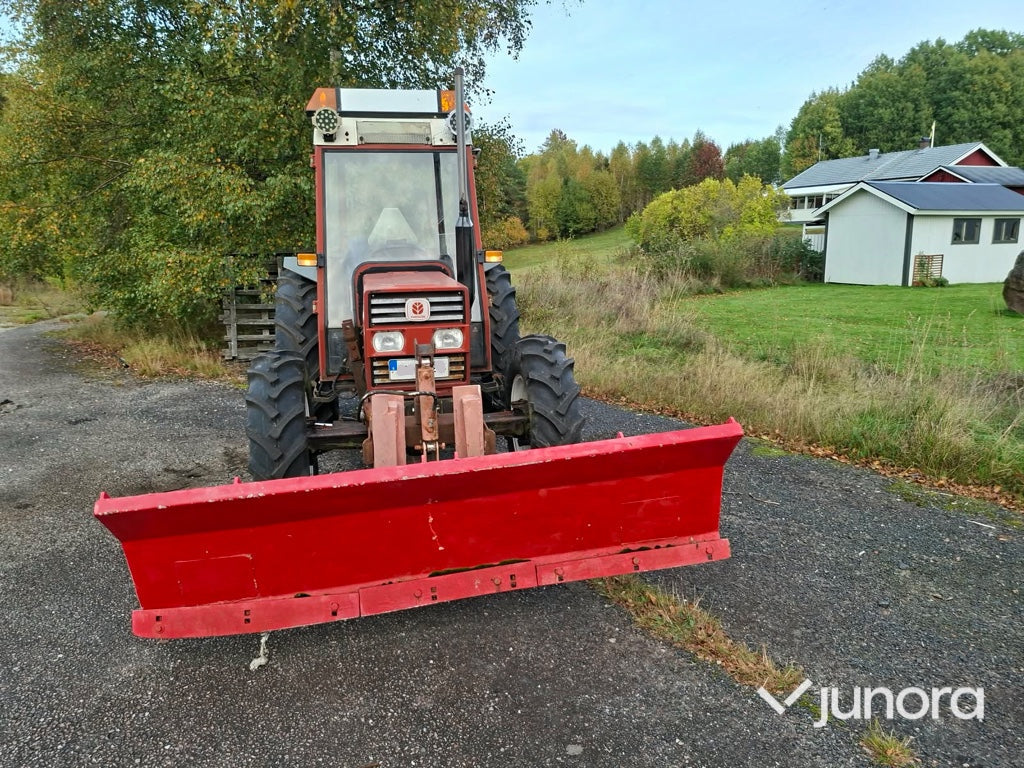 Avvakta ägarbyte gjorts nyligen, kolla innan publicering att det stämmer | Traktor - Fiat 45-66 DT 4WD med snöblad