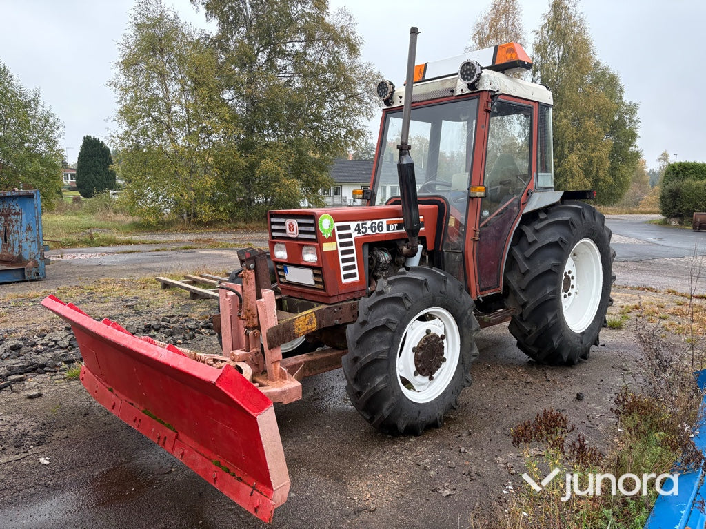 Avvakta ägarbyte gjorts nyligen, kolla innan publicering att det stämmer | Traktor - Fiat 45-66 DT 4WD med snöblad