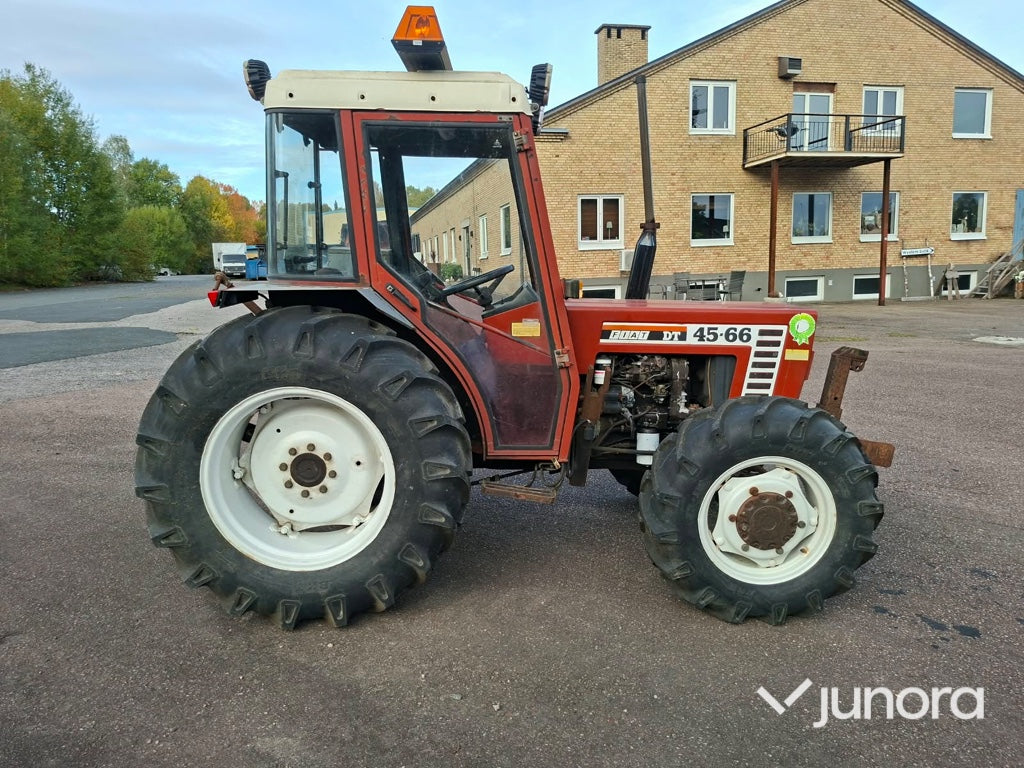 Avvakta ägarbyte gjorts nyligen, kolla innan publicering att det stämmer | Traktor - Fiat 45-66 DT 4WD med snöblad