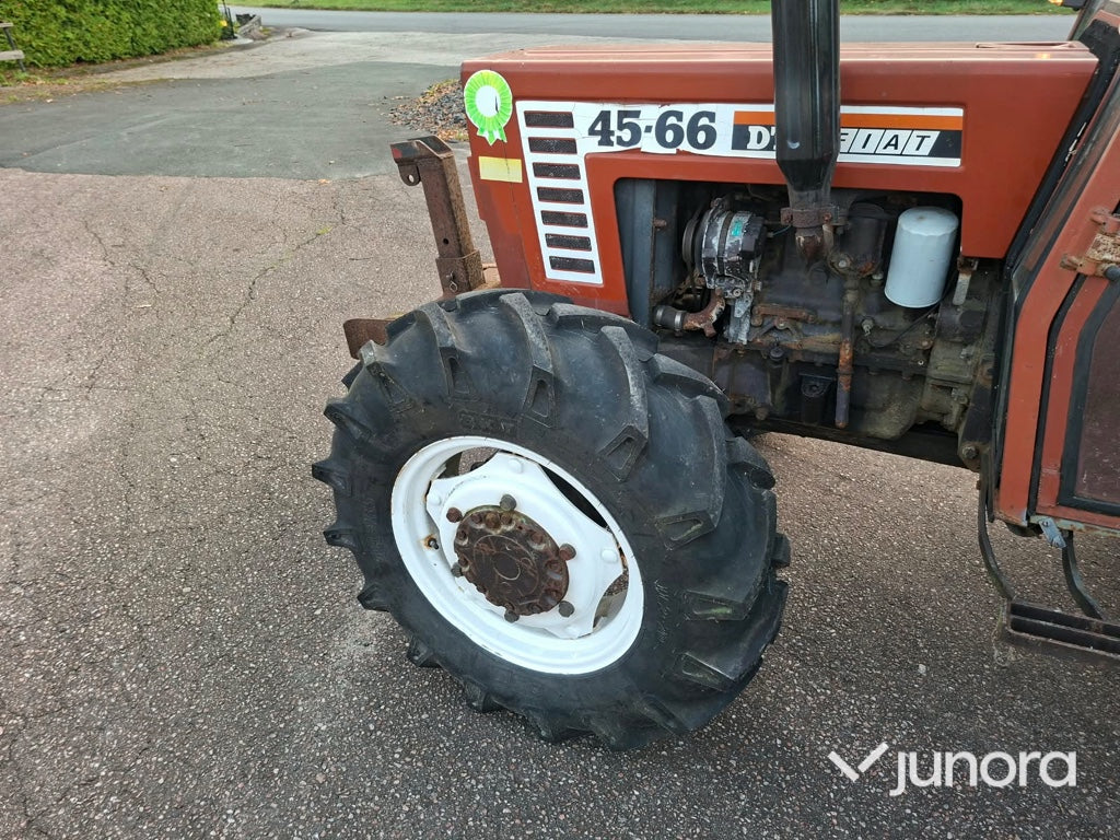 Avvakta ägarbyte gjorts nyligen, kolla innan publicering att det stämmer | Traktor - Fiat 45-66 DT 4WD med snöblad