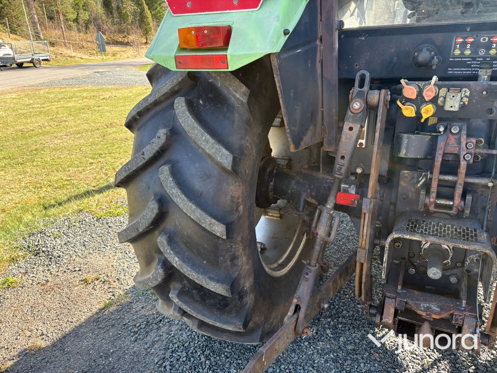 Traktor med frontlastare - Deutz, DX 3.70 A