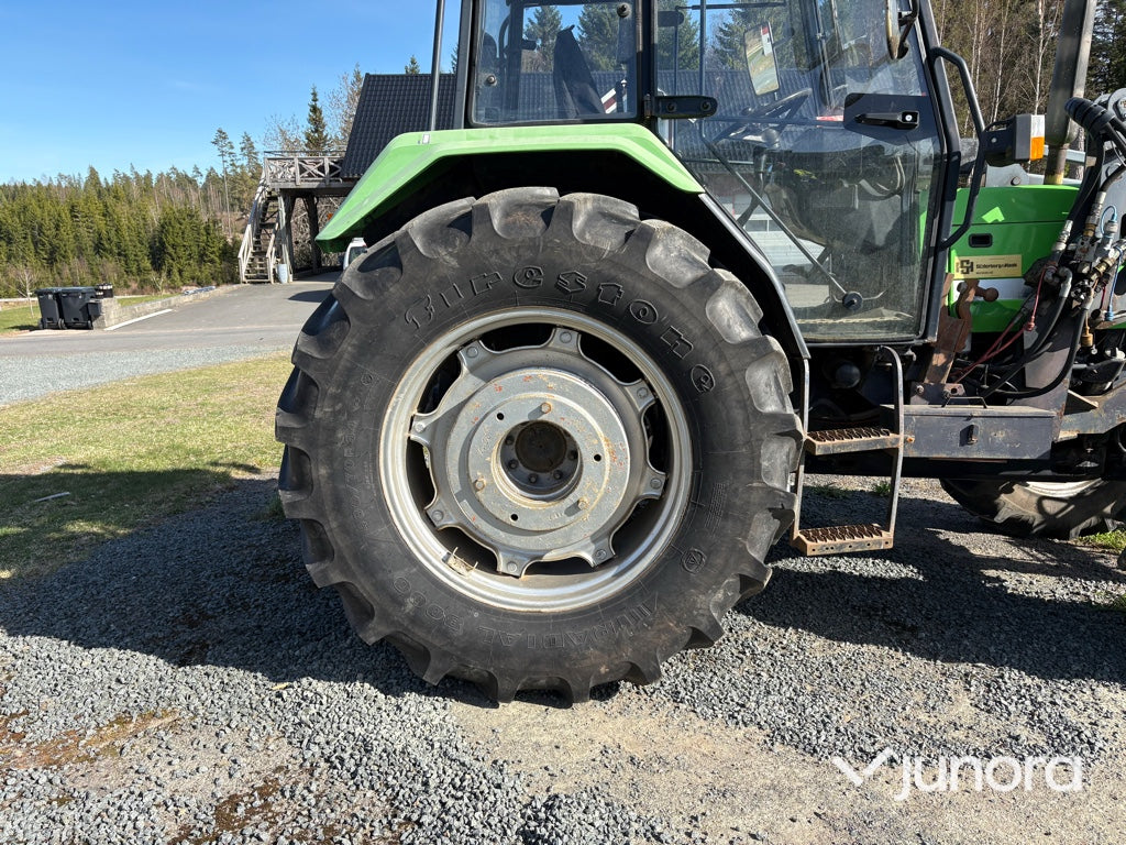 Traktor med frontlastare - Deutz, DX 3.70 A