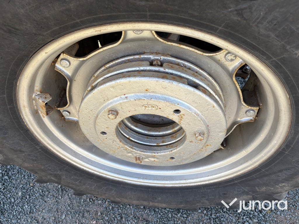 Traktor med frontlastare - Deutz, DX 3.70 A