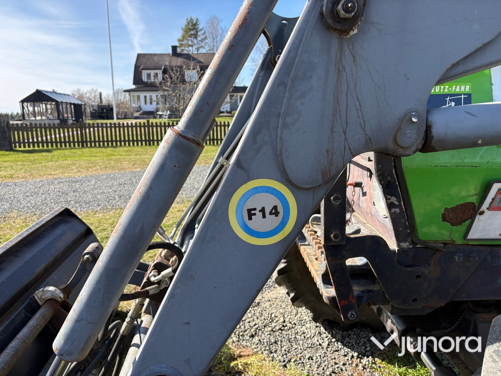 Traktor med frontlastare - Deutz, DX 3.70 A