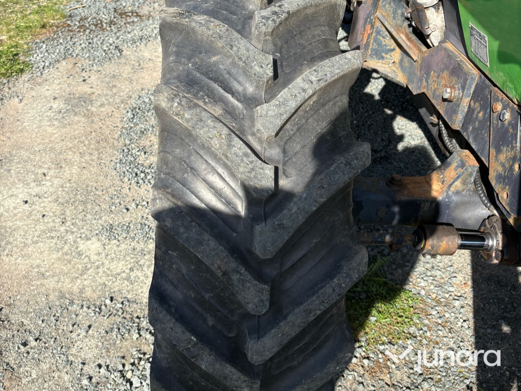 Traktor med frontlastare - Deutz, DX 3.70 A