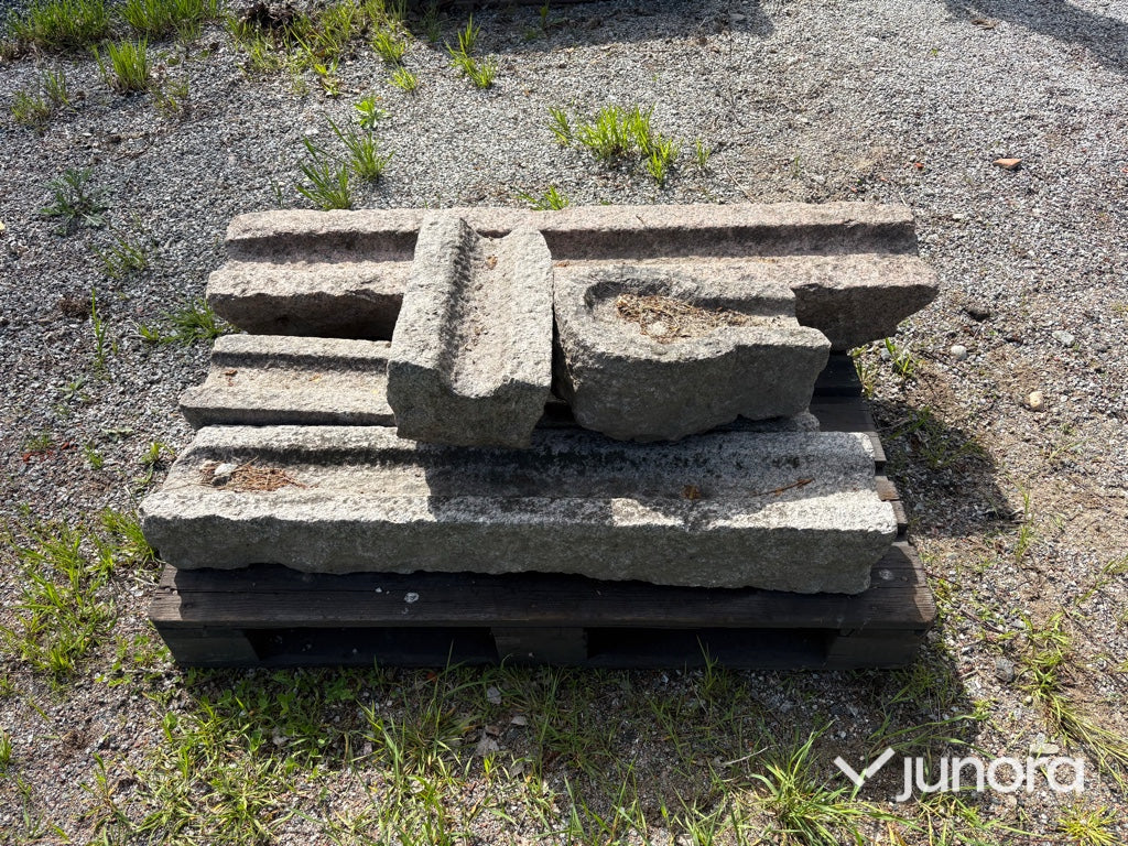 Granitsten / ränndaler i huggen granit