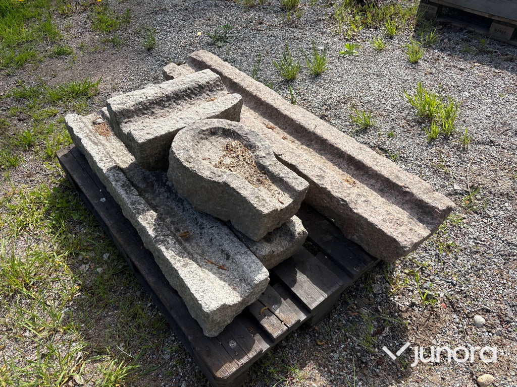 Granitsten / ränndaler i huggen granit