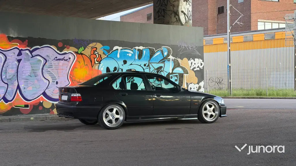 Personbil - BMW 320i med taklucka