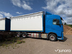Volvo lastbil med släp